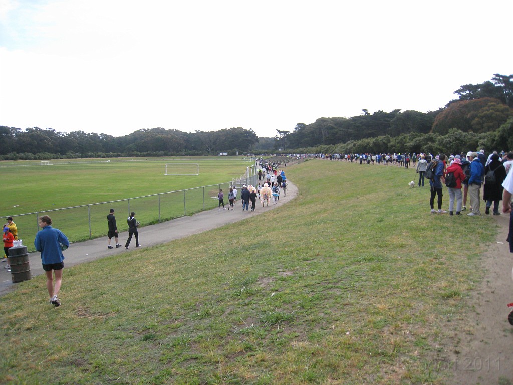 2011 Bay to Breakers Sunday 0590.JPG - I was able to participate in the 2011, 100th anniversary of the San Francisco Bay to Breakers 12K race. A great weekend for sight seeing and racing.